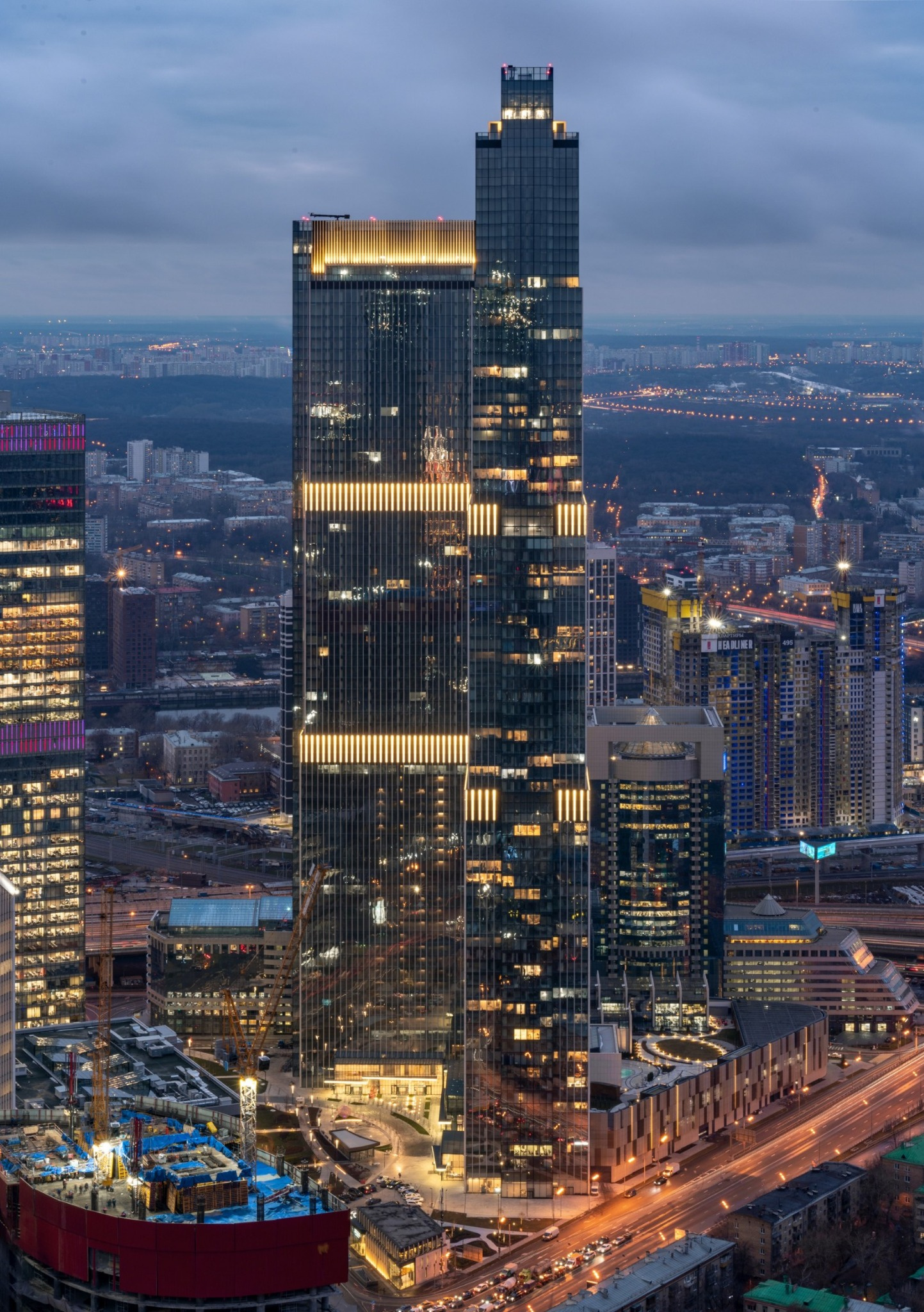 Огни делового квартала Neva Towers