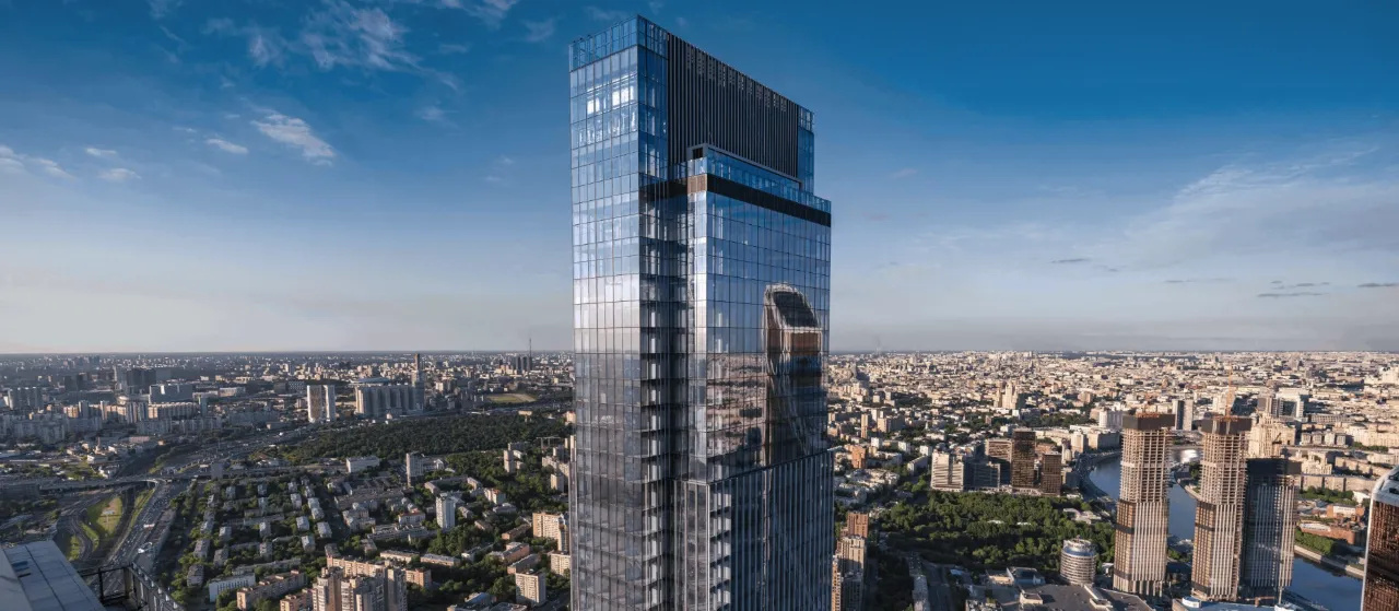 Башня Neva Towers на фоне Москвы
